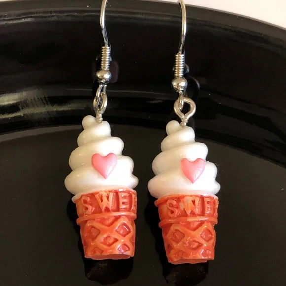 ♥️ Stocking Stuffer 🍦 Vanilla Ice Cream Cone Fashion Earrings - Picture 3 of 8
